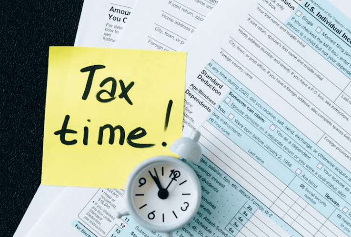 Tax documents with sticky saying tax time